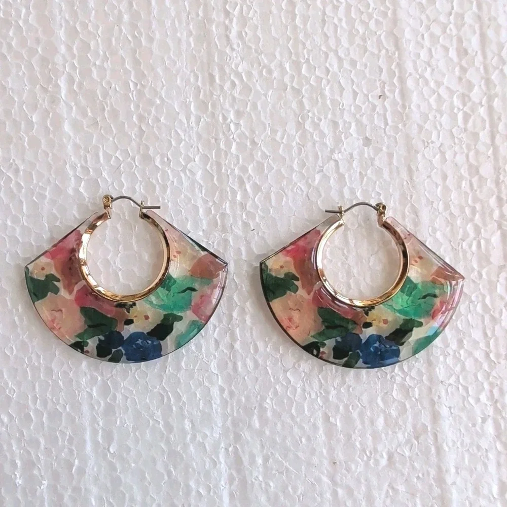 Parker Rose Acrylic Multicolor Floral Retro HOOP Earrings 1.5 x 2" Gold Tone - Picture 1 of 5